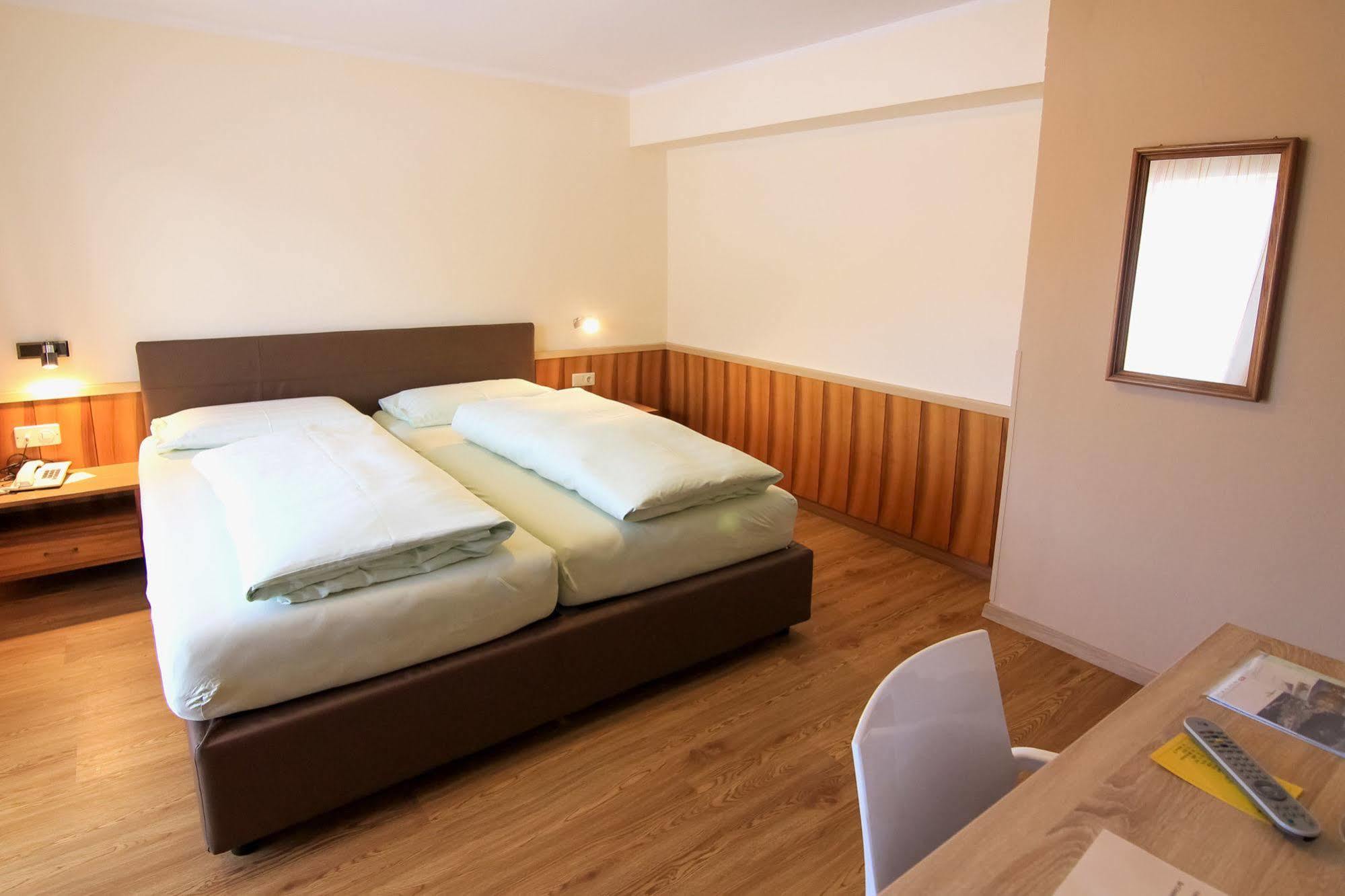 Hotel Cristallago Ζέεφελντ Εξωτερικό φωτογραφία