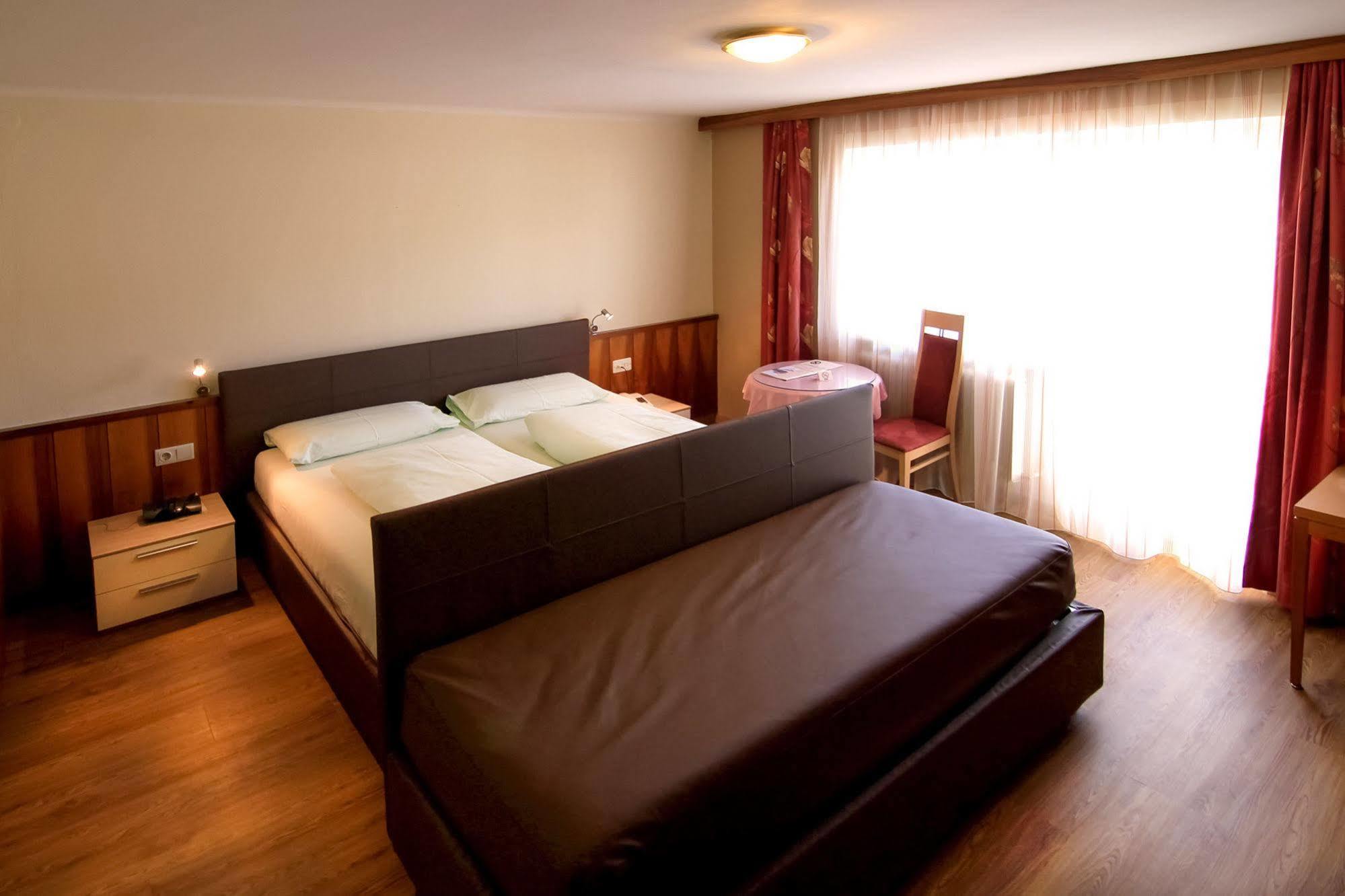Hotel Cristallago Ζέεφελντ Εξωτερικό φωτογραφία